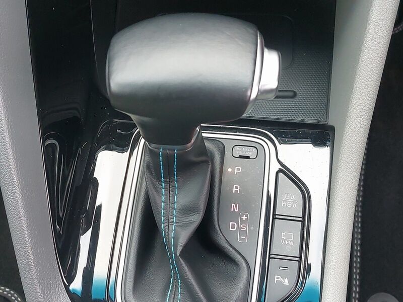 More views of Kia Niro