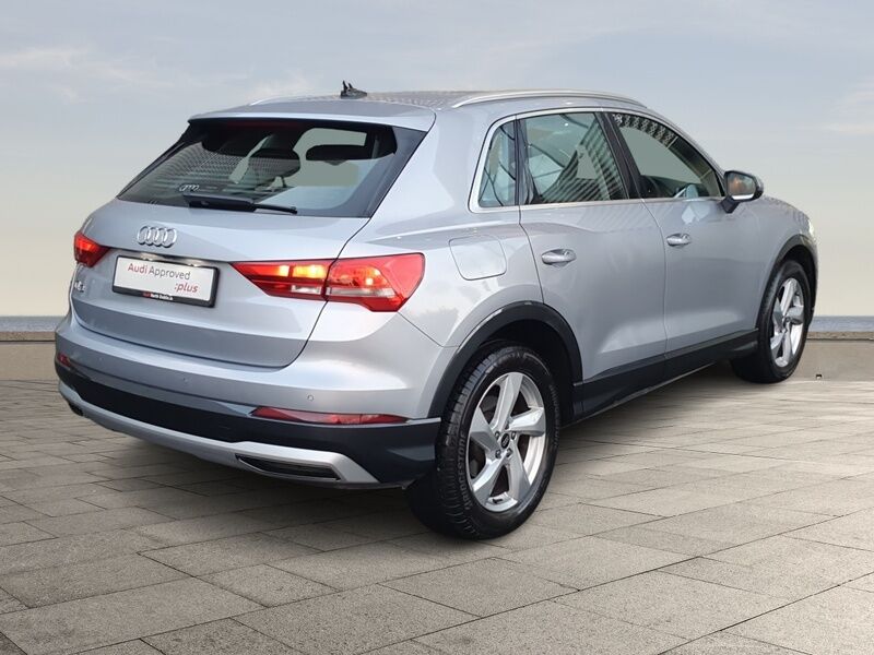 More views of Audi Q3