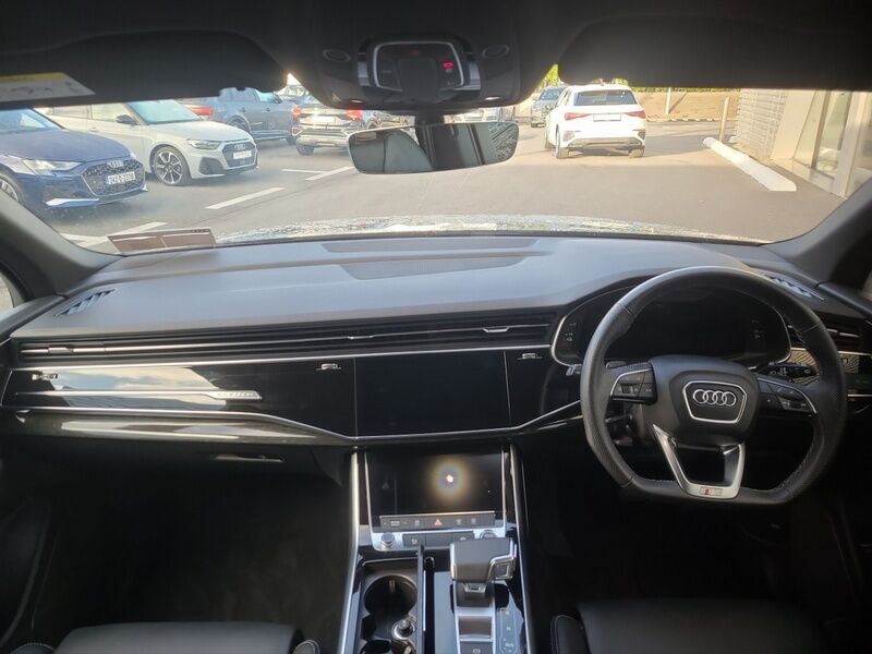 More views of Audi Q7