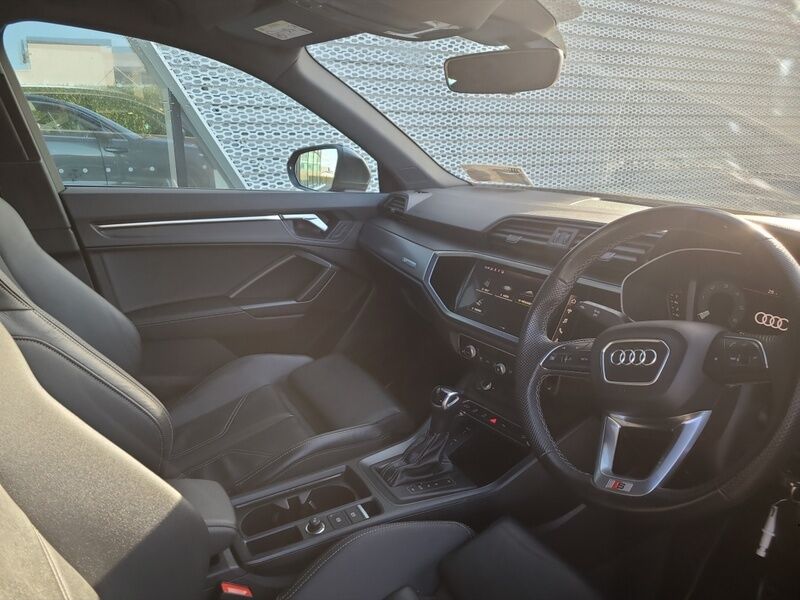 More views of Audi Q3