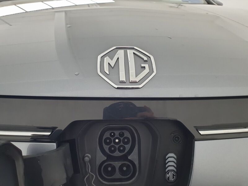 More views of MG MG5