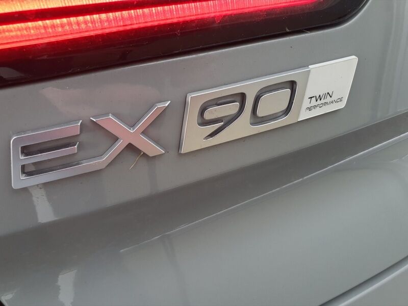 More views of Volvo EX90