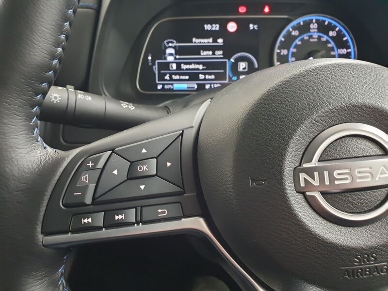 More views of Nissan Leaf