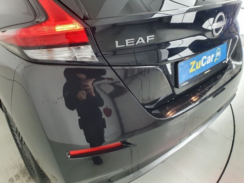 More views of Nissan Leaf