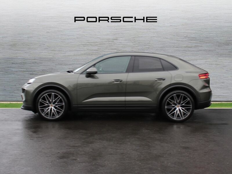 More views of Porsche Macan