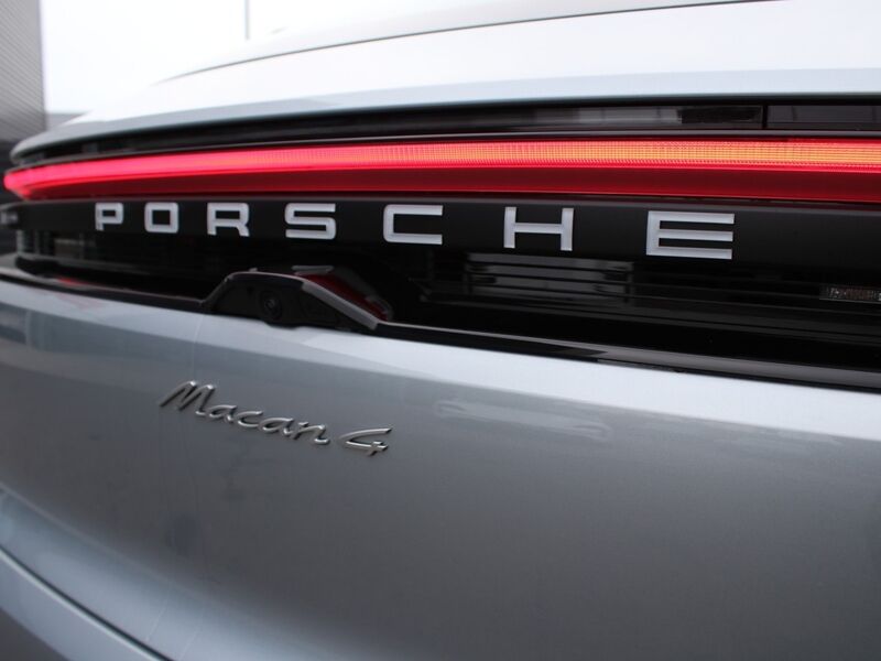 More views of Porsche Macan