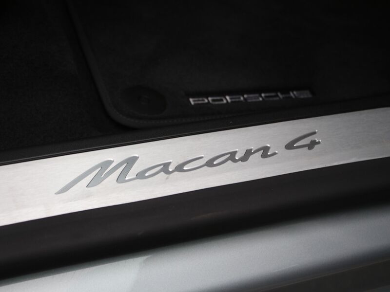 More views of Porsche Macan