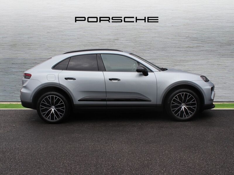 More views of Porsche Macan