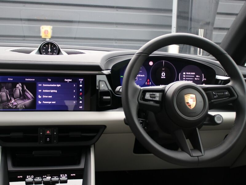 More views of Porsche Macan