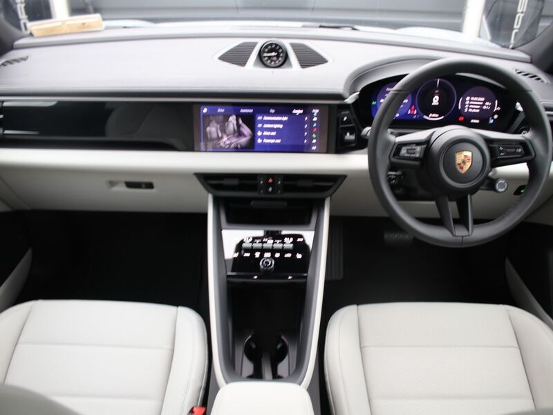 More views of Porsche Macan