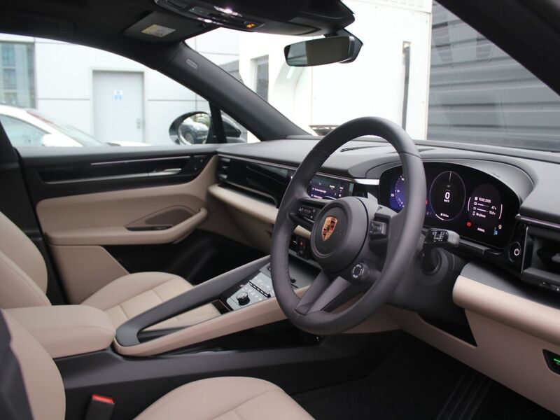 More views of Porsche Macan