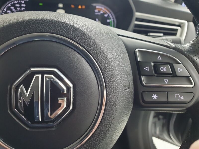 More views of MG MG5