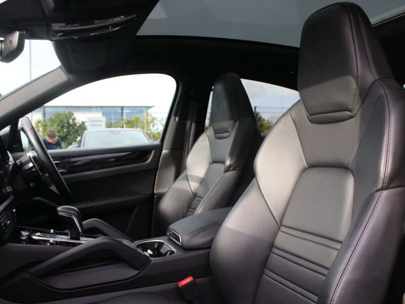 More views of Porsche Cayenne